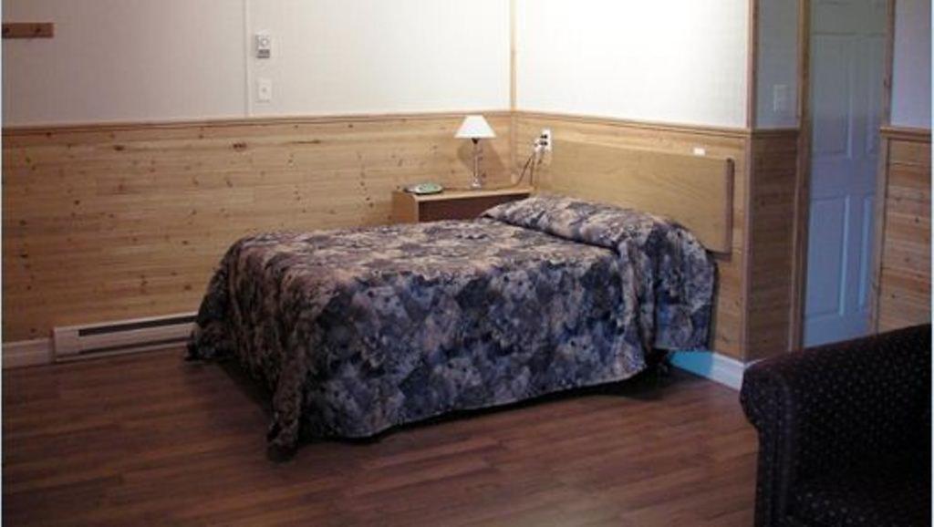 Dockside Motel St. Barbe 外观 照片